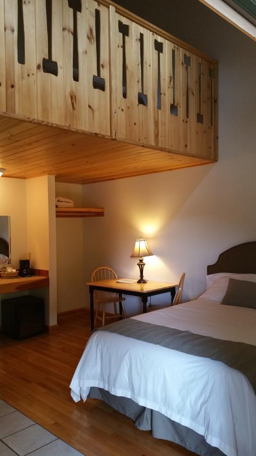 Lenroot Lodge Seeley Εξωτερικό φωτογραφία